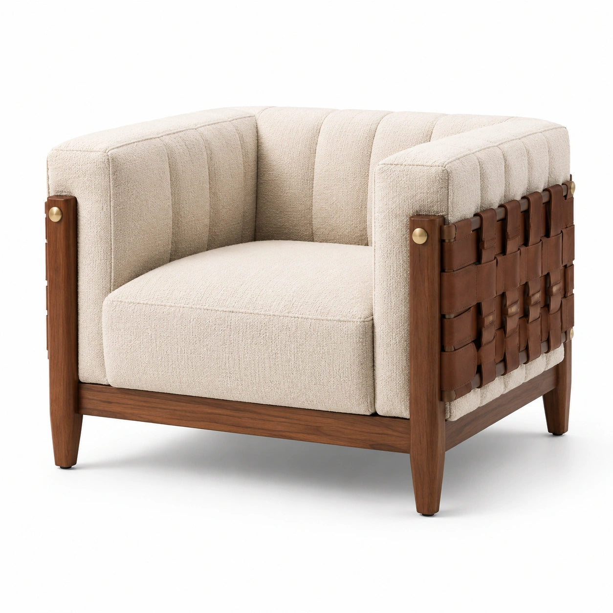 Poltrona in tessuto beige con dettagli in pelle sintetica e struttura in legno